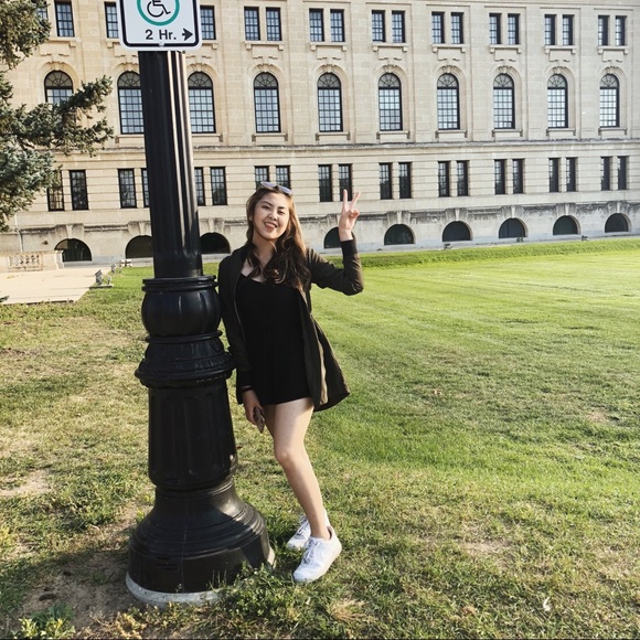 Meet your Posher, Stephanie - Picture 2 of 4